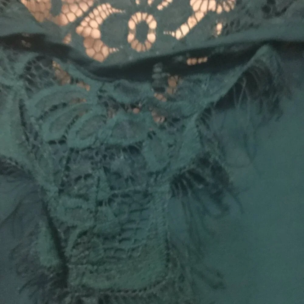 Molly Bracken size medium beautiful dark green has tie in the front at the neck - Picture 4 of 5